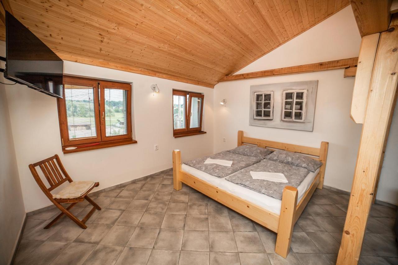 Vinný sklep Kovárna - Nad Presovnou Rohatec Exterior foto