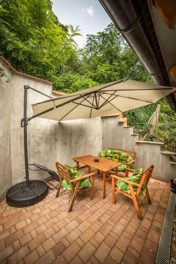 Vinný sklep Kovárna - Nad Presovnou Rohatec Exterior foto